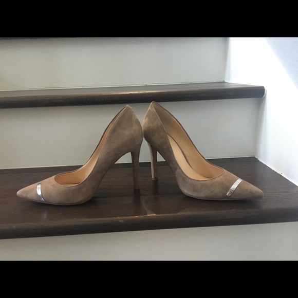 Vince Camuto tan suede pumps - Picture 3 of 4